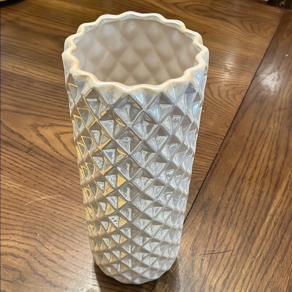 Elegant Cream Iridescent Textured Vase‎